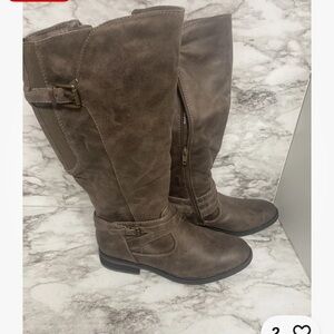 Chic Brown Heeled Boots